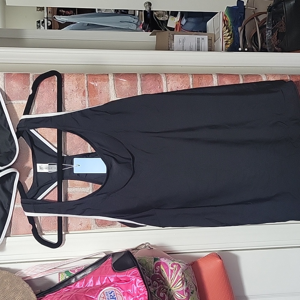 Yonique 3 pcs swim set. Tank, shorts, sport bra swim top. Size XXL black & white